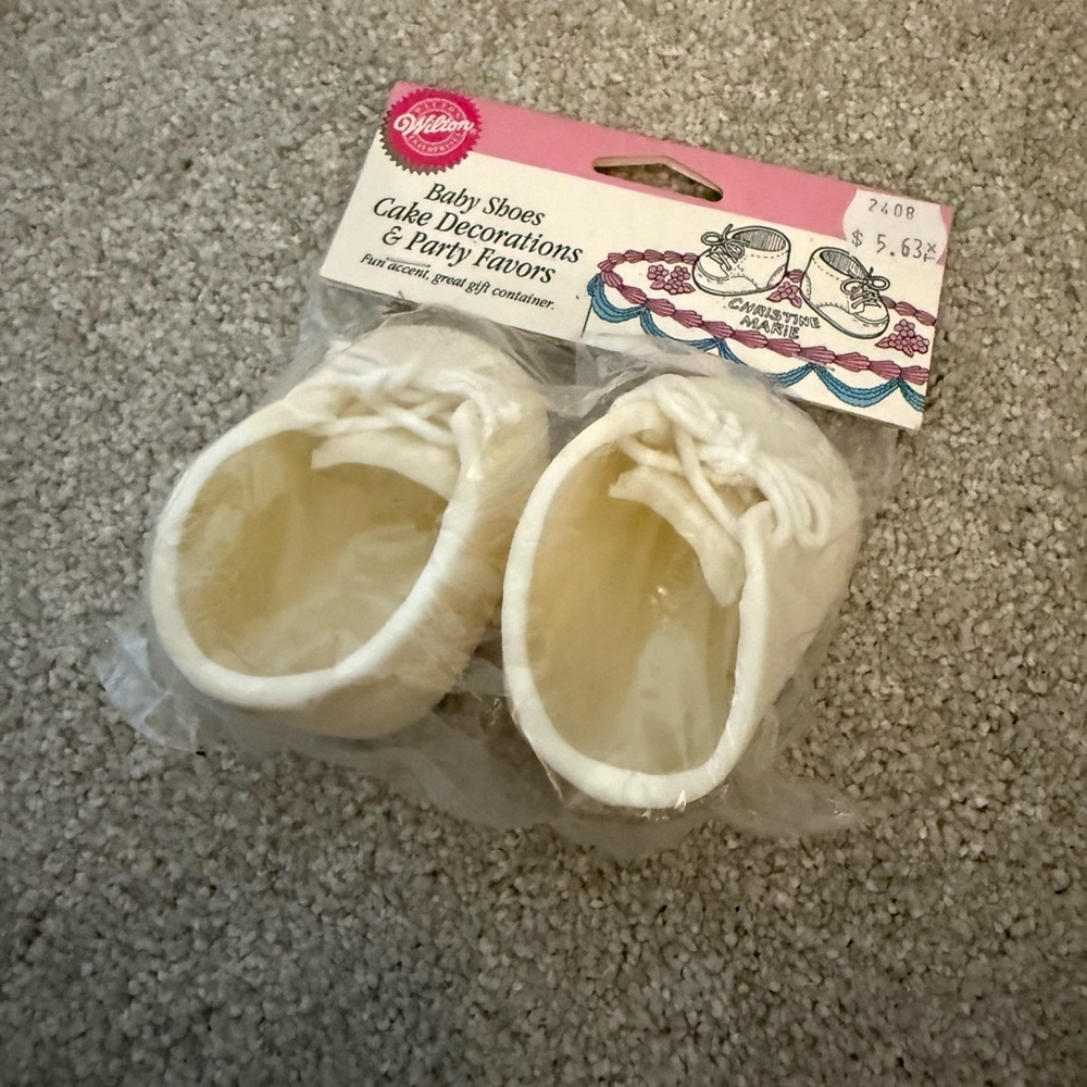Wilton Cream Baby Shoes Cake Toppers